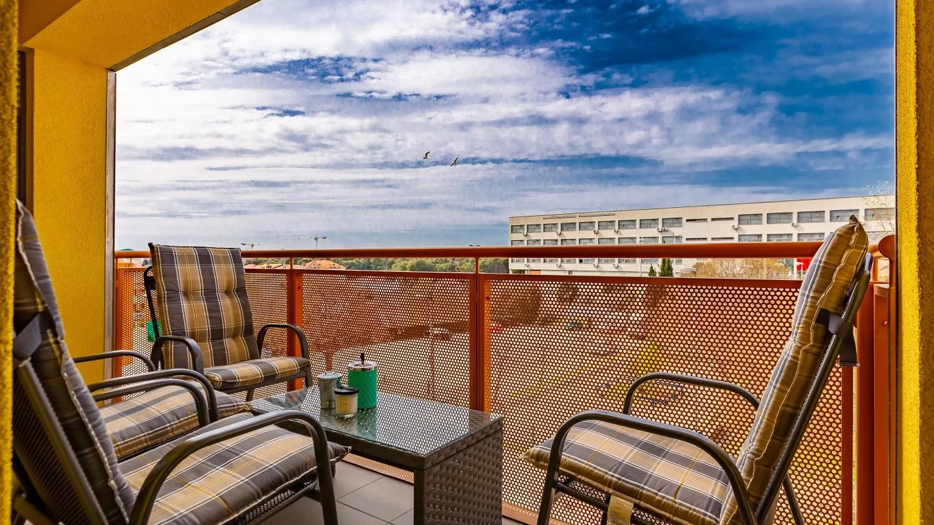 Fiorella 2 Bdr Apartment With Balcony Zadar